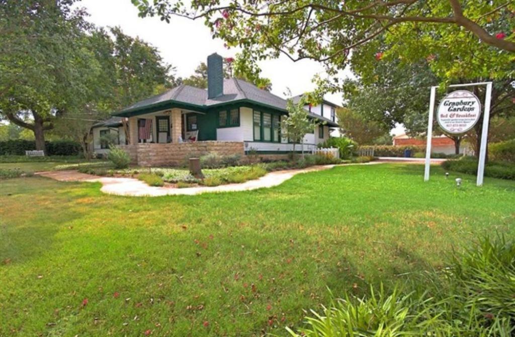 Granbury Gardens Bed And Breakfast Exterior photo